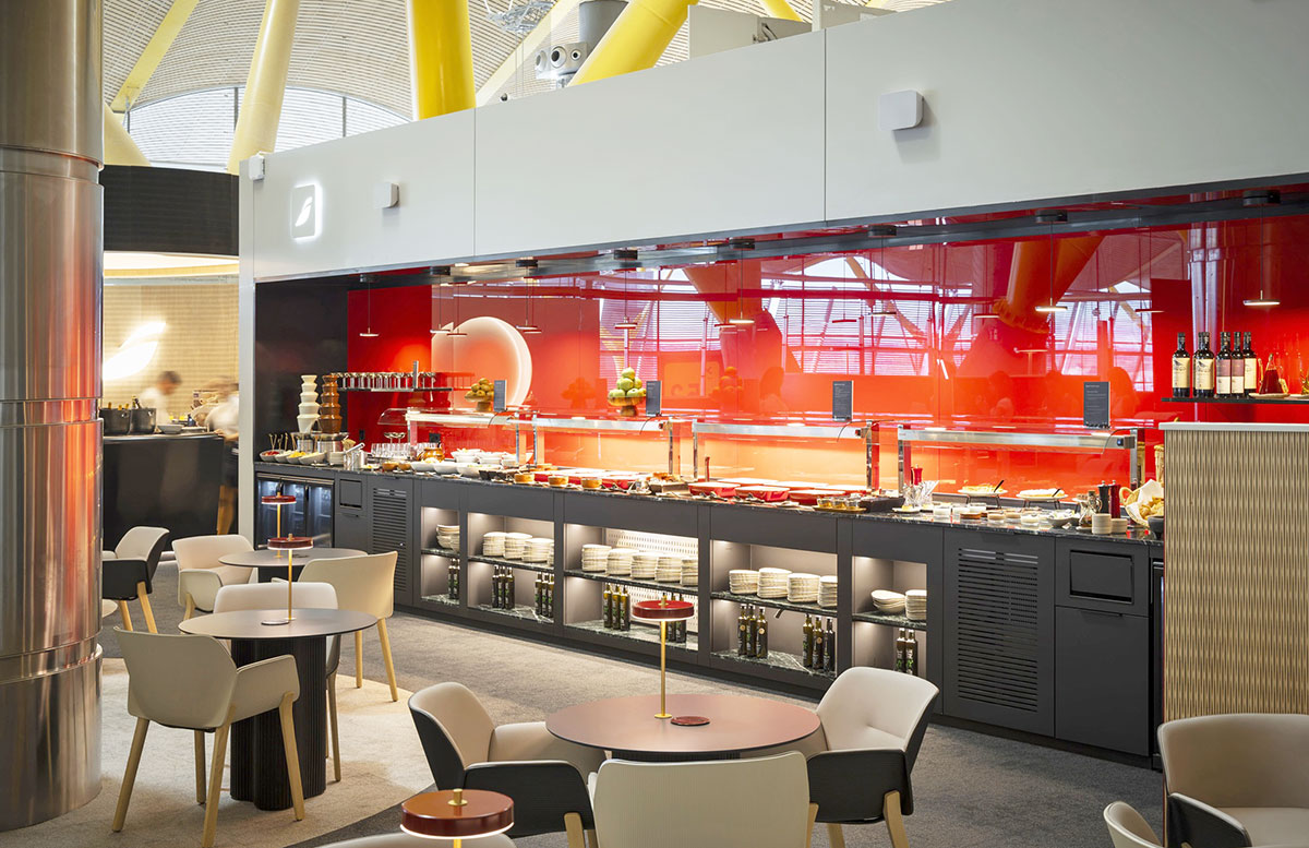 Nueva sala VIP "Joaquín Sorolla Emeral" de Iberia en la T4 del Aeropuerto de Madrid-Barajas.
