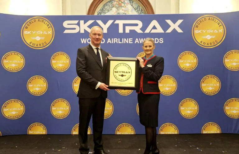 Entrega del reconocimiento a JetSmart como mejor aerolínea de bajo costo de Sudamérica en los premios Skytrax 2026.