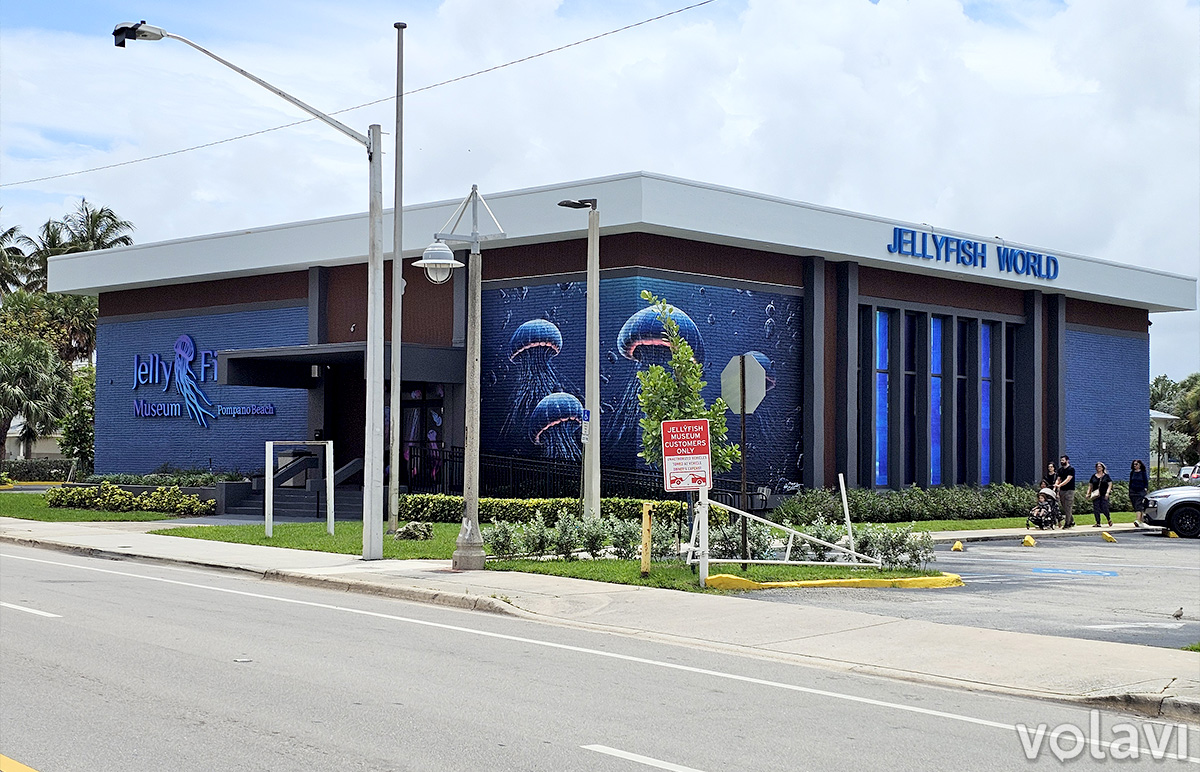 Vista exterior del Jellyfish Museum en Pompano Beach. Vista exterior del Jellyfish Museum en Pompano Beach.