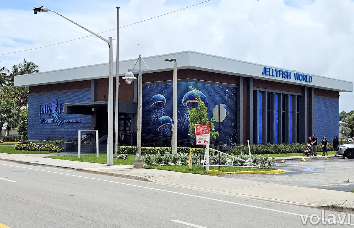 Vista exterior del Jellyfish Museum en Pompano Beach. Vista exterior del Jellyfish Museum en Pompano Beach.
