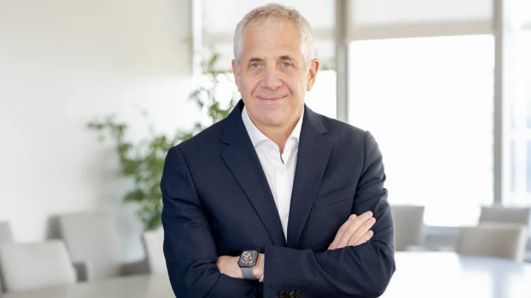Roberto Alvo recibe premio por la transformación de LATAM Airlines