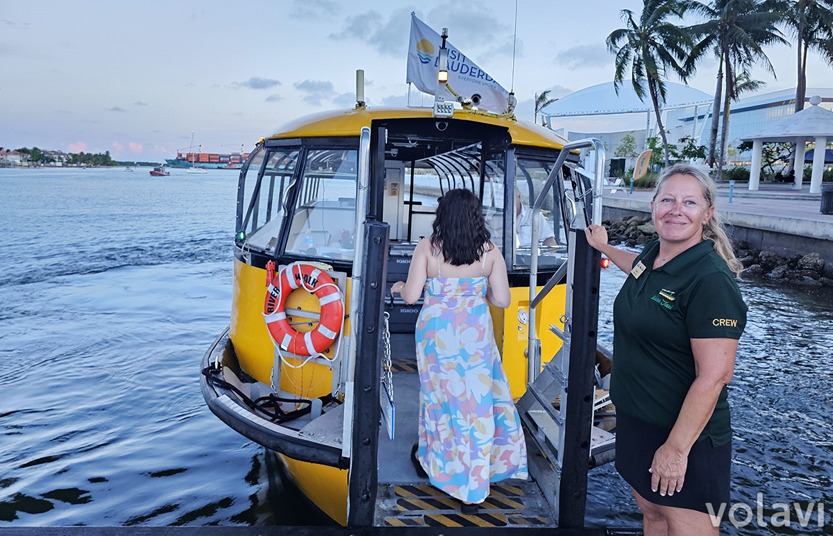 Embarque del Water Taxi al atardecer en Fort Lauderdale.
