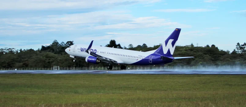Boeing 737-800 de Wingo (HP-1713CMP) de Wingo aterrizando en el Aeropuerto José María Córdova de Rionegro.