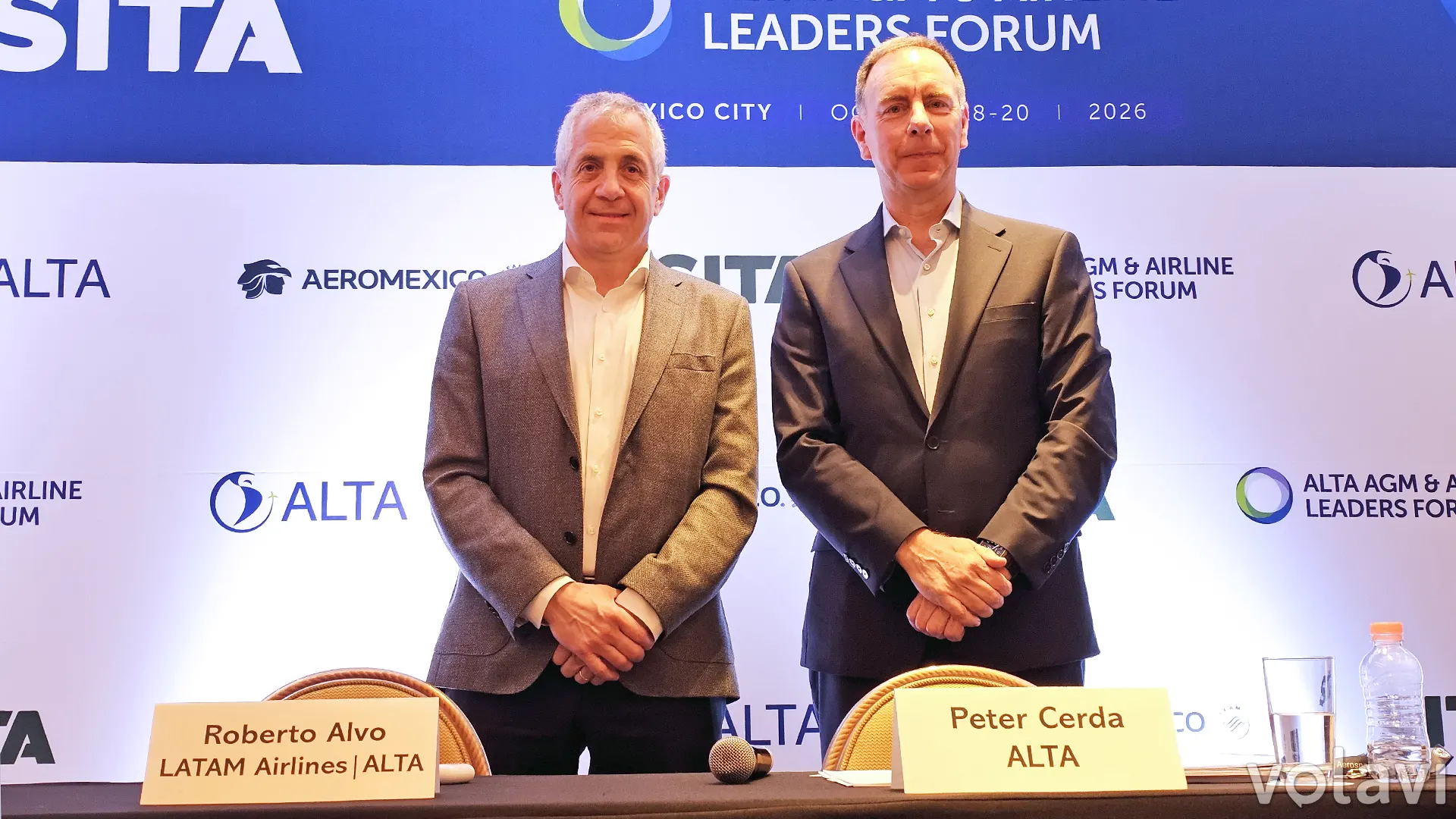 Roberto Alvo, CEO de LATAM Airlines y Peter Cerdá, CEO de ALTA en la rueda de prensa de inicio del evento. Roberto Alvo, CEO de LATAM Airlines y Peter Cerdá, CEO de ALTA en la rueda de prensa de inicio del evento.