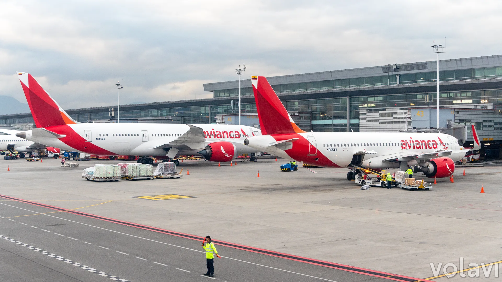 Flota de aviones de Avianca en la terminal internacional del Aeropuerto Eldorado de Bogotá.