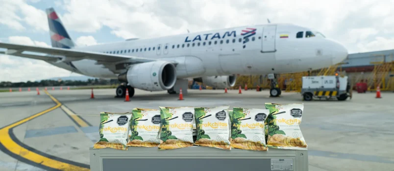 Celebración del aniversario de LATAM Airlines en Colombia.