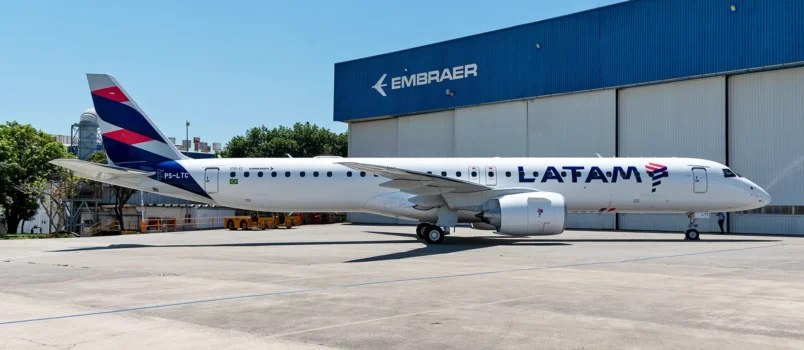 Uno de los nuevos Embraer 195-E2 de LATAM Airlines en la fábrica de São José dos Campos, Brasil.
